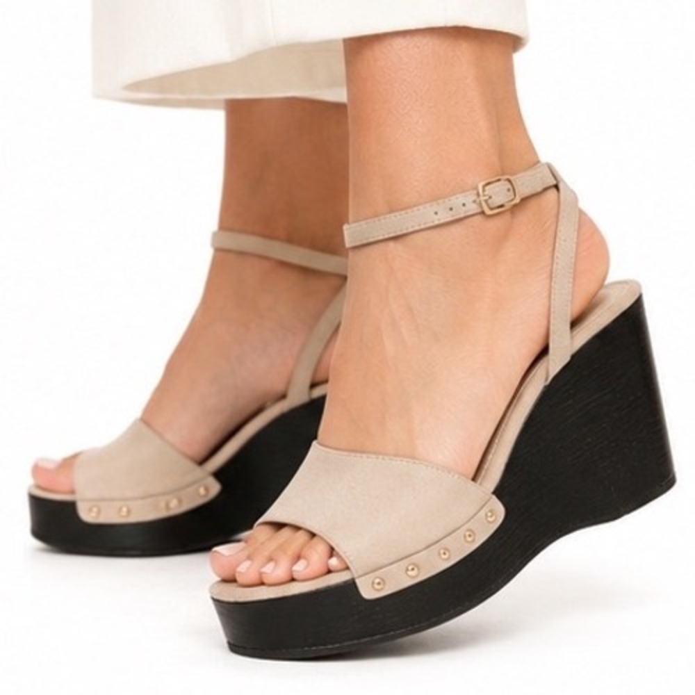Seychelles Giselle Beige Platform Wedge Sandals Studded Ankle Strap 10 111-05
